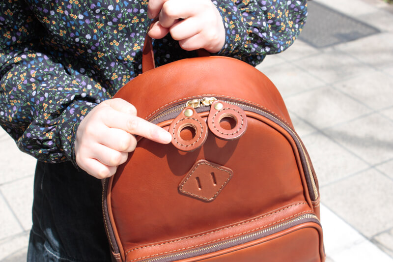 ツーエンリュック(BE-2543)の引手 