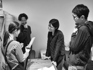 革と共にミーティング風景