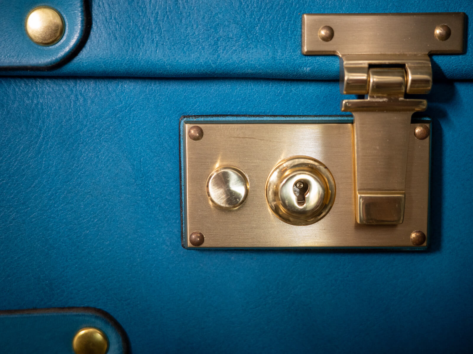 夏の限定革「セルリアンブルー」札幌店ラインナップ