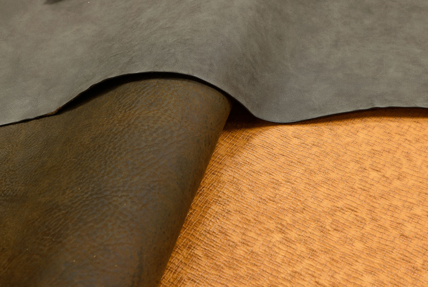 様々な表情の革