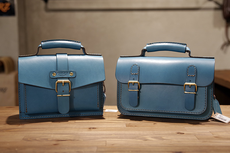 セルリアンブルーのミニバッグ4