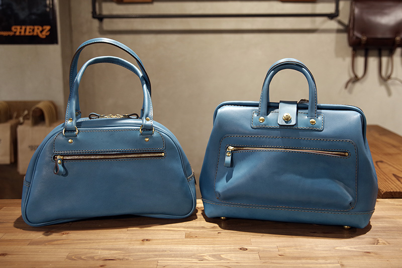 セルリアンブルーのボストンバッグ