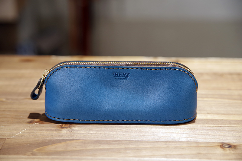 セルリアンブルーのペンケース