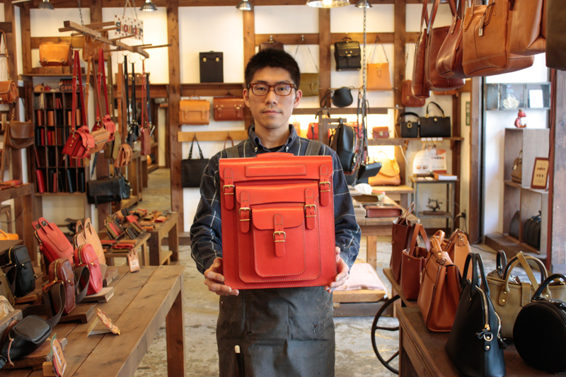 三つのかぶせと五本ベルトのリュック製作者：山川