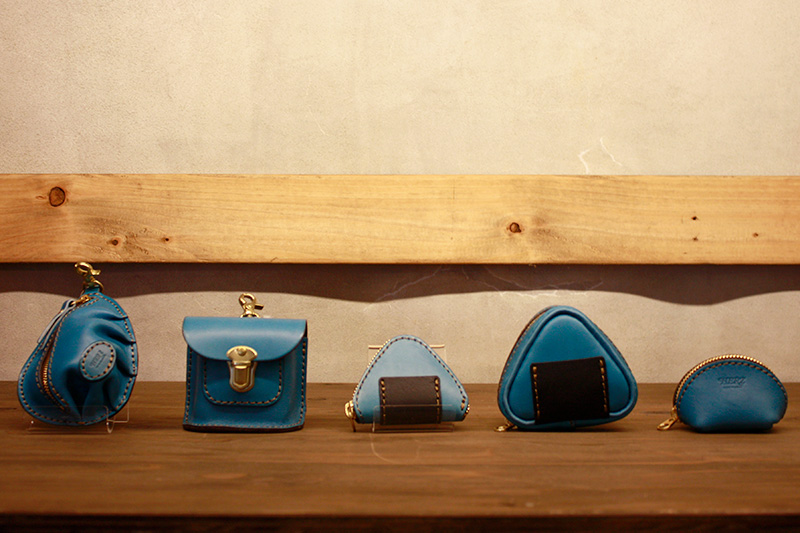 仙台店セルリアンブルー小物のラインナップ3