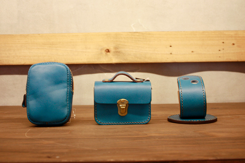 仙台店セルリアンブルー小物のラインナップ4