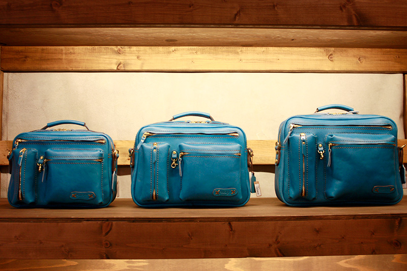 仙台店セルリアンブルー鞄のラインナップ16