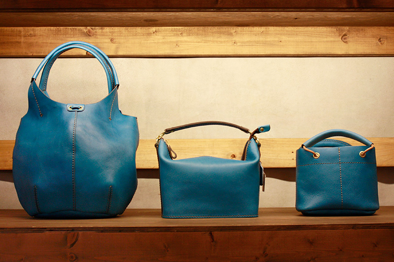 仙台店セルリアンブルー鞄のラインナップ21