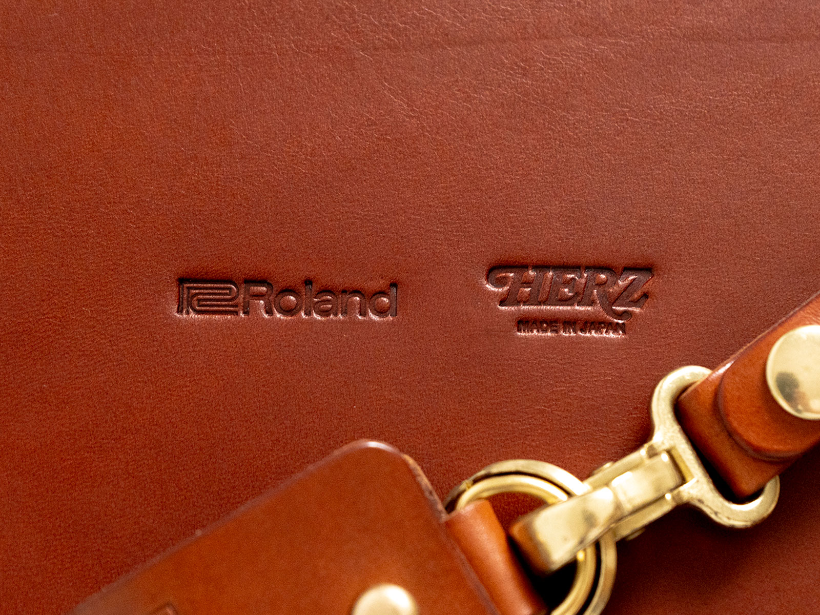 電子楽器で世界的に有名なRolandとコラボアイテムを作りました！