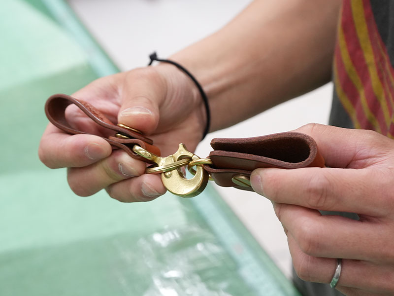 厚い革を使用しています