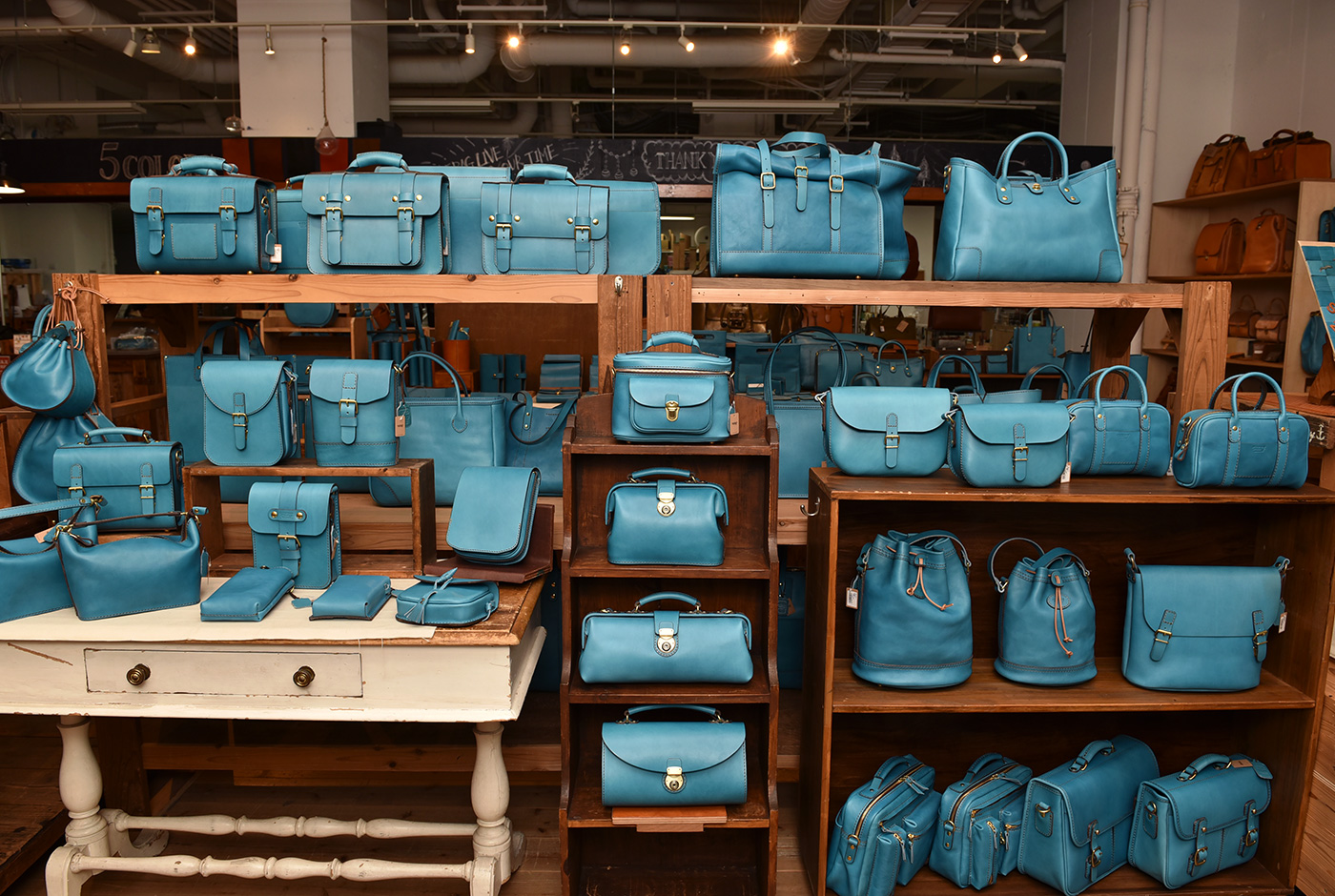 セルリアンブルー店内風景