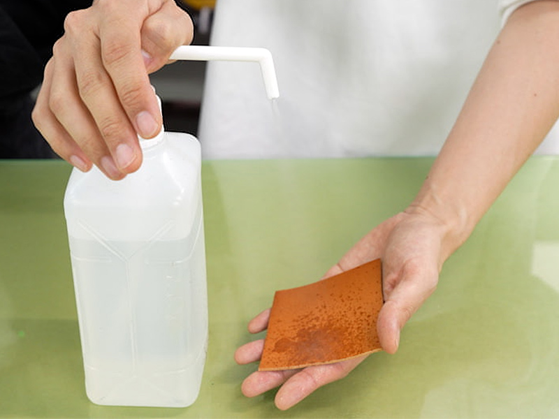 アルコール噴き付け