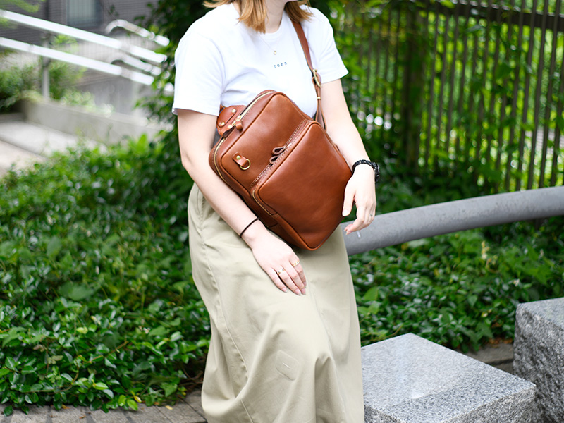 スクエアボディバッグ(ASB-2506)チョコ/レディース着用4