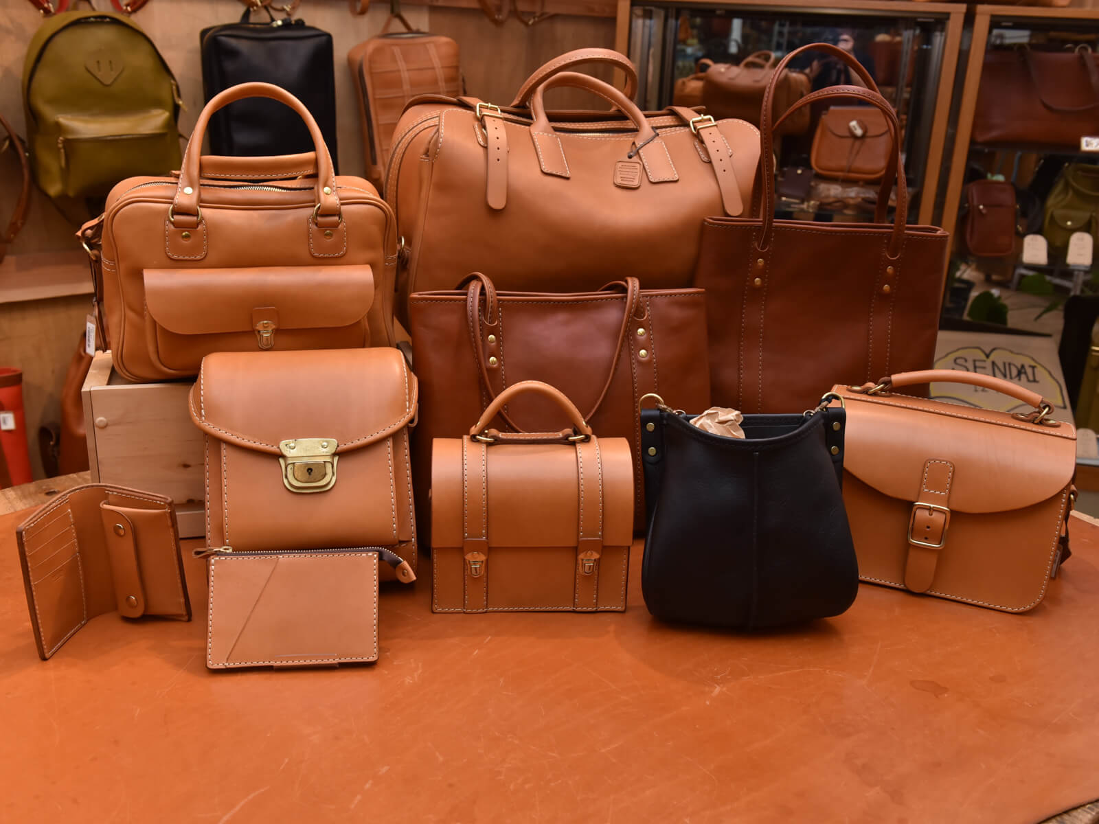 「革と共に ～ASOBI～」本店ラインナップ前半