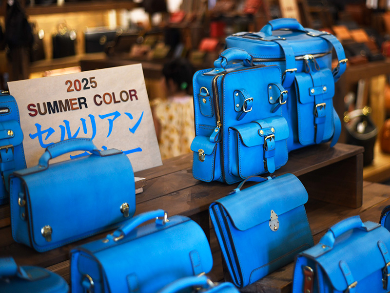 仙台店セルリアンブルーディスプレイ1