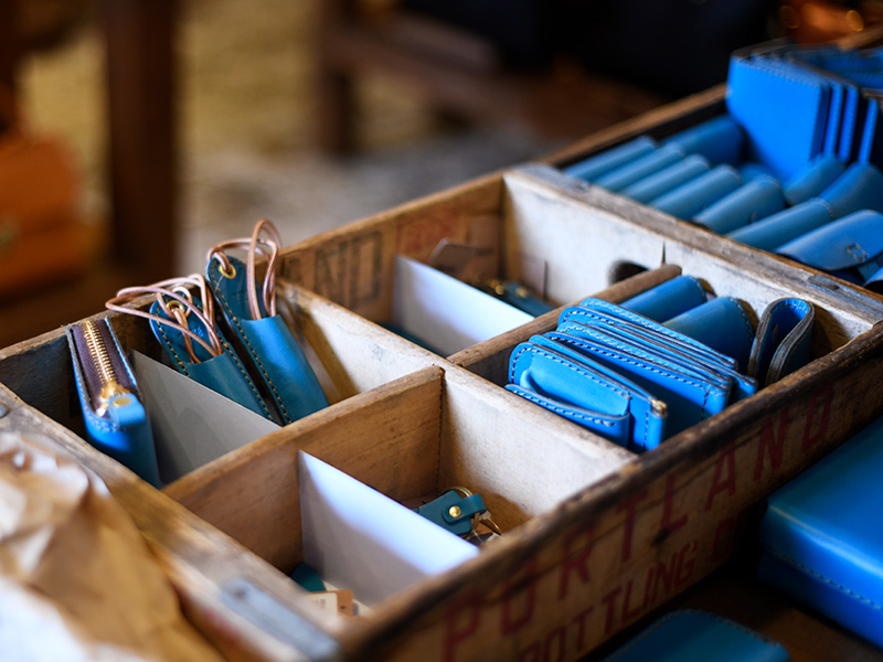 仙台店セルリアンブルーディスプレイ2