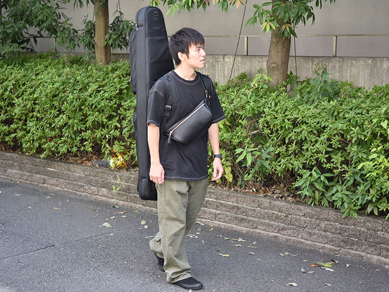 立体マチ・ボディバッグ(F-5)/ブラック/瀬戸着用