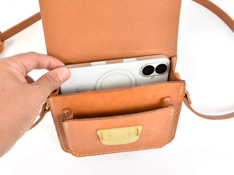 錠前ミニショルダー(CP-13)_スマホ収納