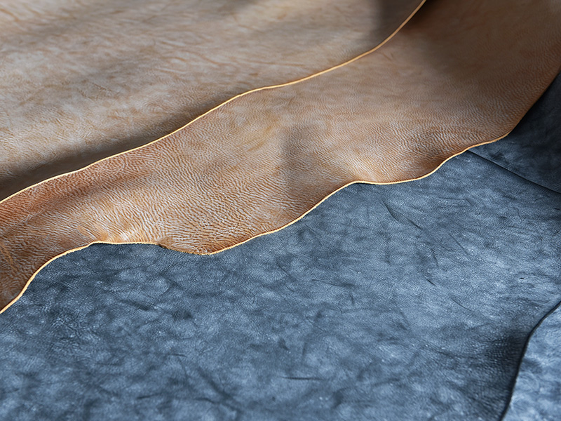 イタリアンレザーのアラスカ