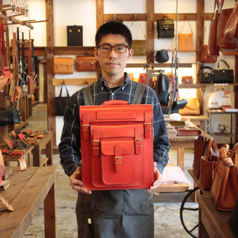 三つのかぶせと五本ベルトのリュック(SND12-04)