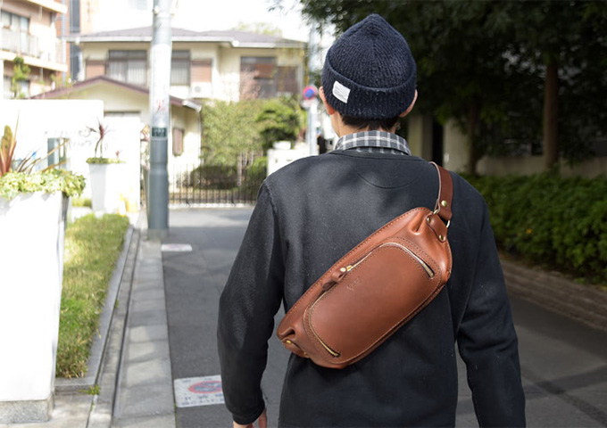 ラウンドファスナーボディバッグ(F-7)