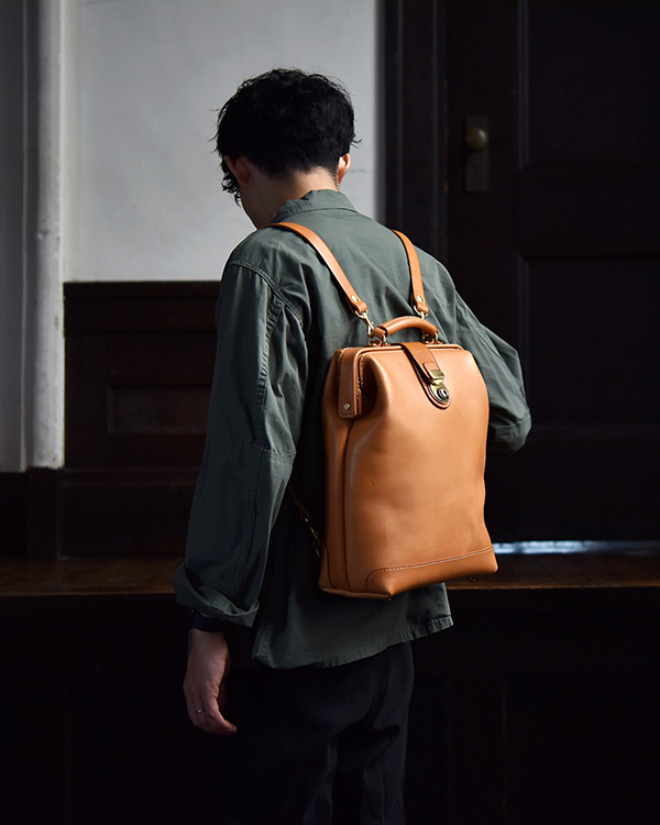 ボナールリュック(R-320)　キャメルメンズ着用