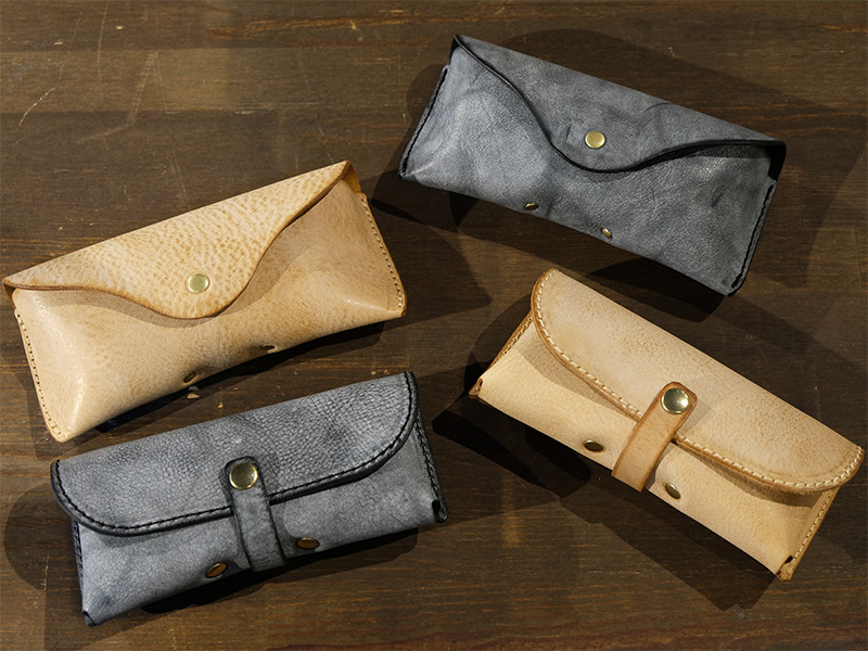 アラスカのメガネケース(KG-120)、ベルト留めのメガネケース(KG-123)