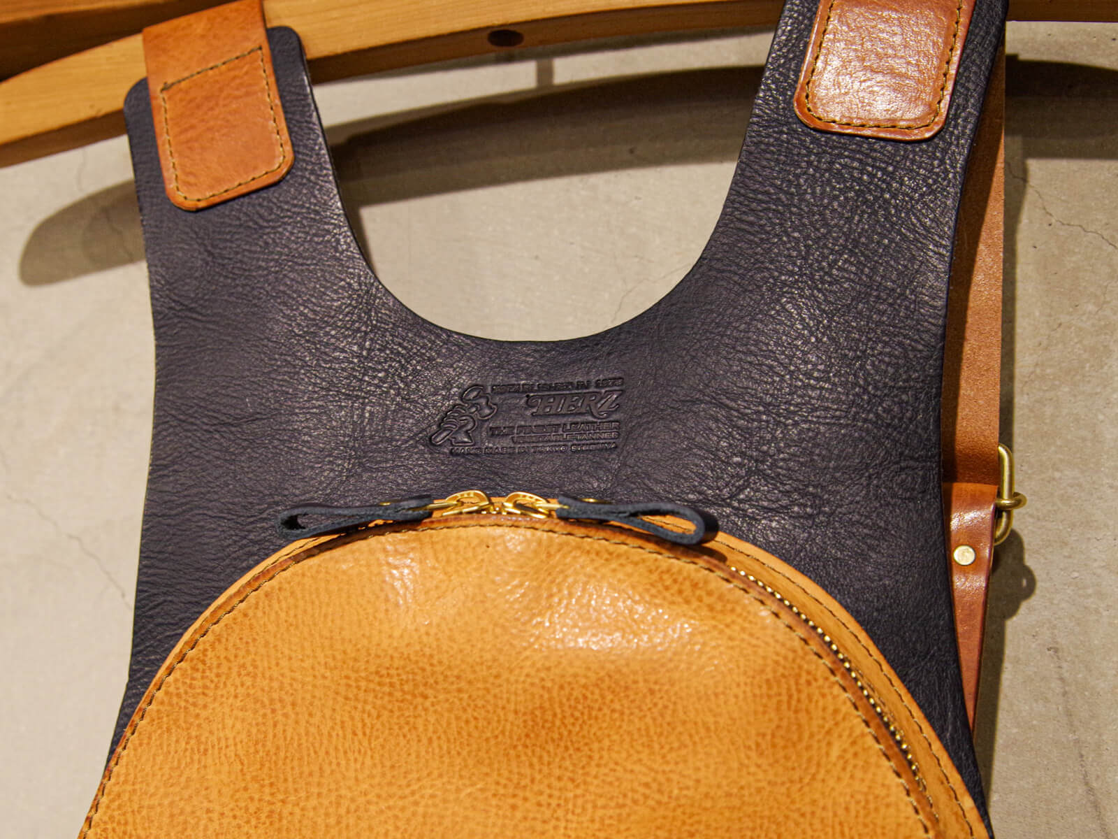 名古屋店10周年企画第一弾「着る鞄・トラーゲン」