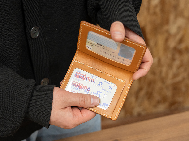 二つ折りダブルパスケース(KC-32) ICカード