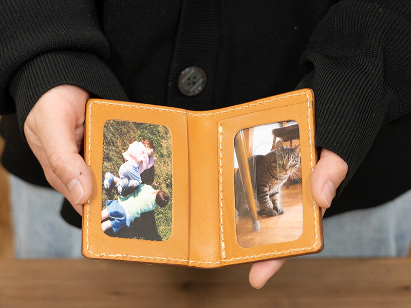 二つ折りダブルパスケース(KC-32) 写真を入れて