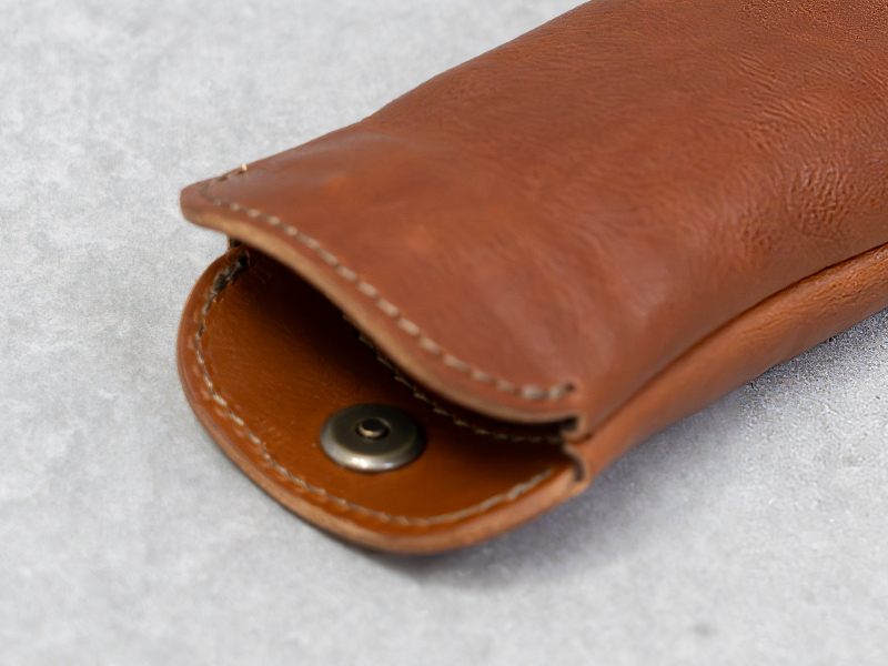 メガネケース(GS-81)_マグネット式のボタン