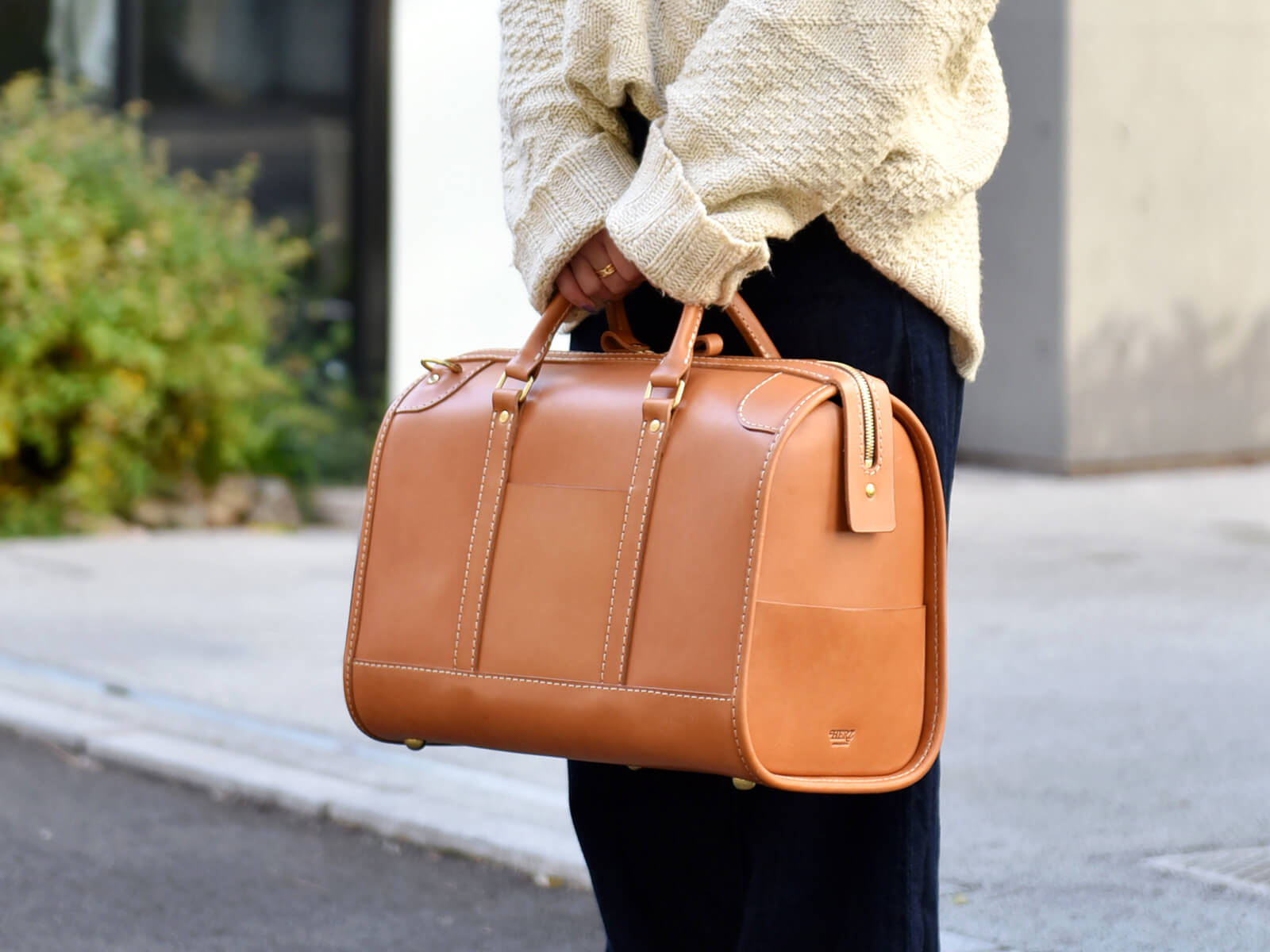 岡咲美保「HAPPY LUCKY JET!!」MUSIC VIDEOにヘルツのパドレボストン(V-5)が使用されています