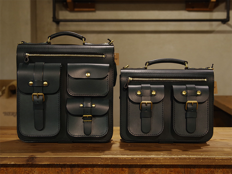 前面3ポケット標本3wayバッグ(A-19-R)、前面2ポケットタイプ2wayショルダーバッグ(A-19)※ミッドナイト