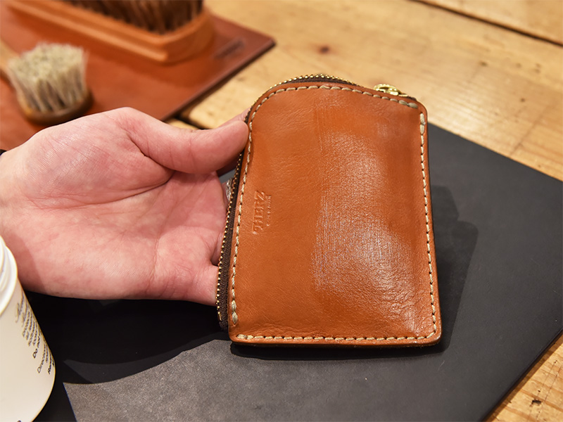 ラナパー塗布の様子1