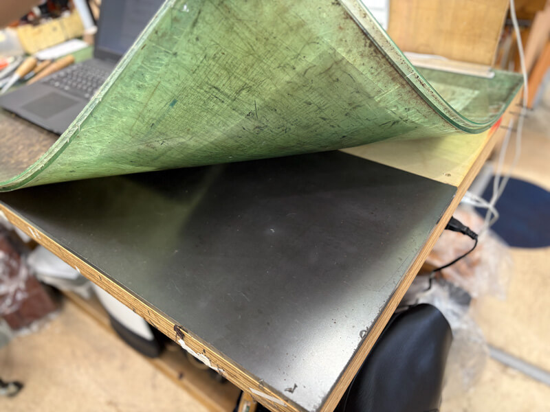 博多の工房の机2